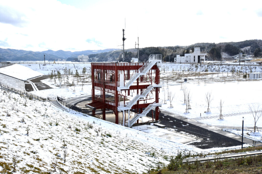 南三陸町 「震災復興祈念公園 旧防災対策庁舎と中橋」 | 栃木県